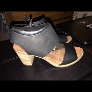 BRAND NEW TOMS